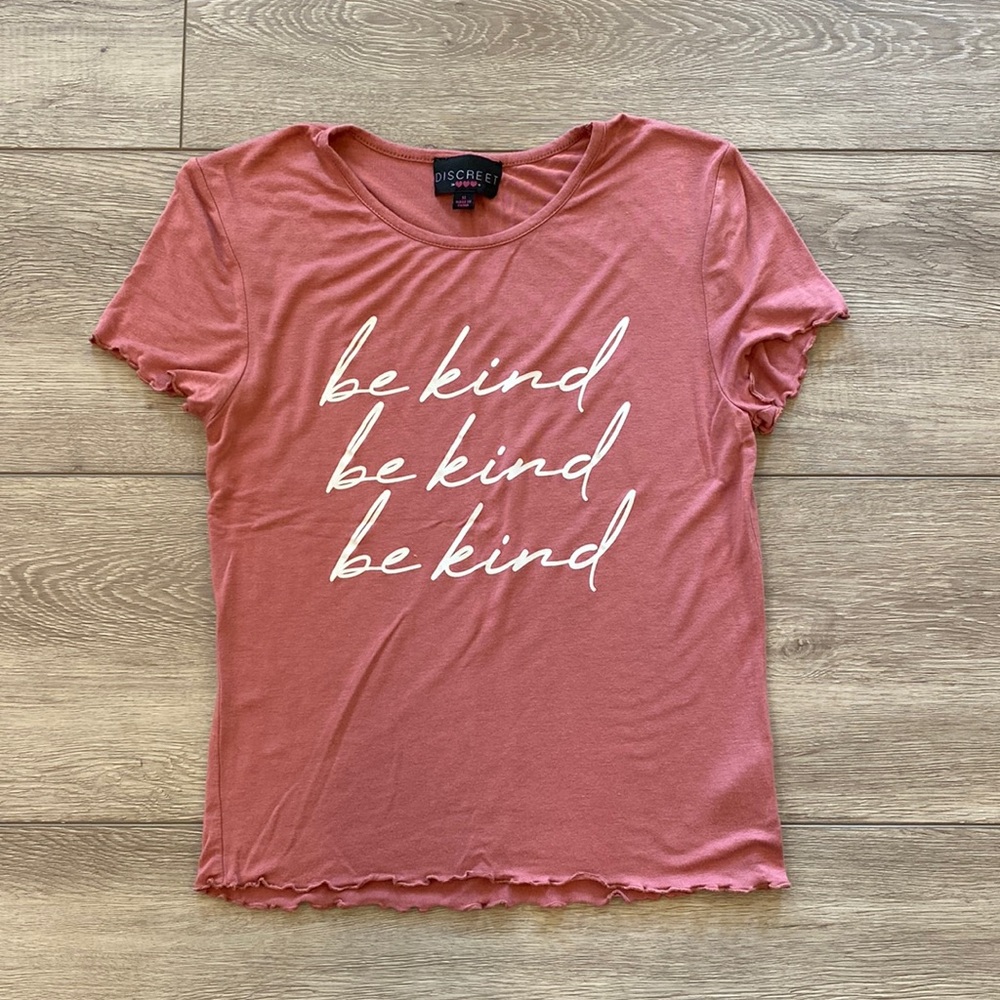 DISCREET “BE KIND” TEE JUNIORS SIZE MEDIUM